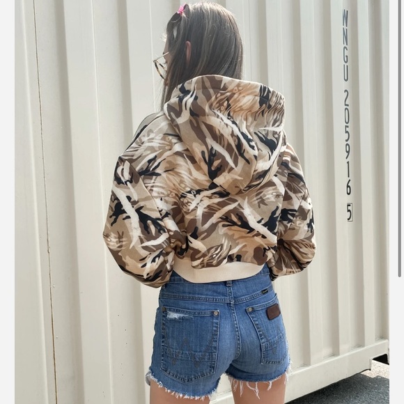 I Am Gia Cropped Sweater - Picture 3 of 3